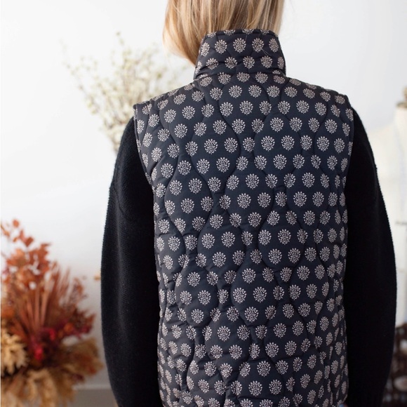 MAREA PRINTED PUFFER VEST - BLACK MINI MEADOW - Picture 6 of 6